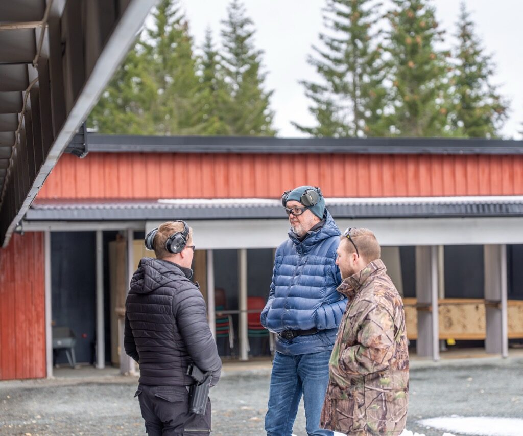 En prat mellom rundene blir det også tid til